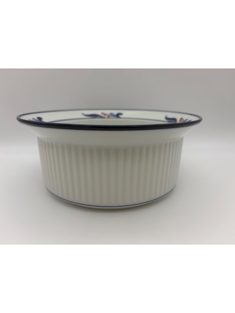 Dansk Bistro Maribo 8 Inch Round Vegetable Serving Bowl Blue Red Berry Japan Vtg - Picture 3 of 6